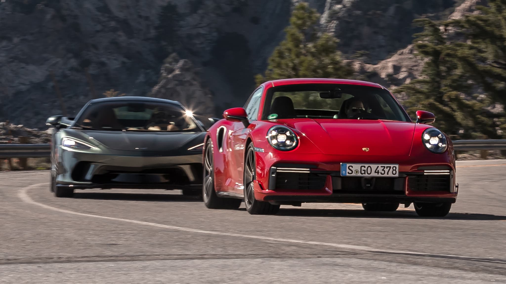2021 Porsche 911 Turbo S Coupe vs 2020 McLaren GT 5
